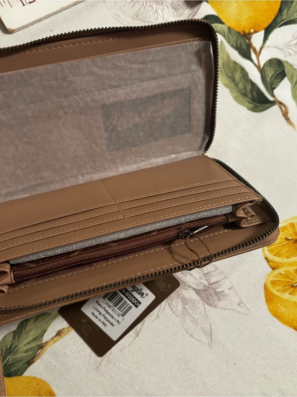 Wrangler Southwestern Pattern Zip Wallet in Beige and Brown